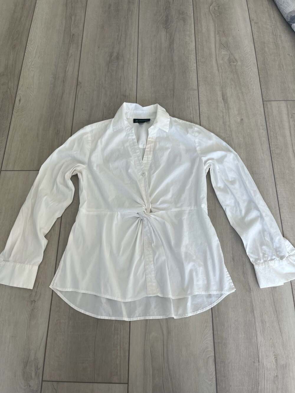 INC International Concepts Twist Front Blouse Size M White Long Sleeve